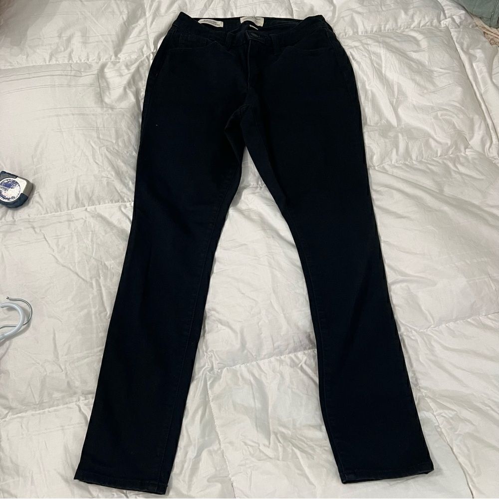 Universal threads black mid rise curvy skinny w28” inseam, 13” waist & 9” rise